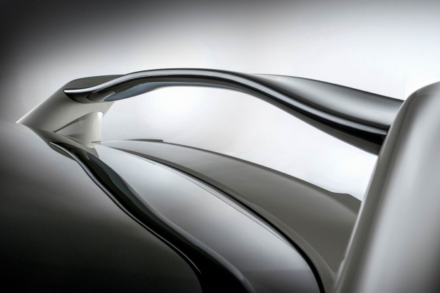「ホンダ「シビック タイプR」市販モデルデビュー、最高速度270キロ！」の9枚目の画像