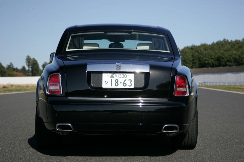 中は宮殿 外は下界 ロールスロイスの後席の衝撃 Clicccar Com