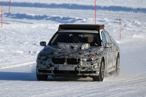 「BMW X7プロトタイプに遭遇!!」の1枚目の画像