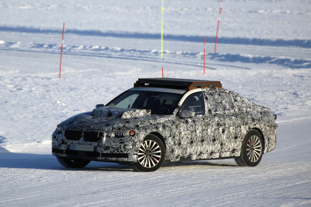 「BMW X7プロトタイプに遭遇!!」の2枚目の画像