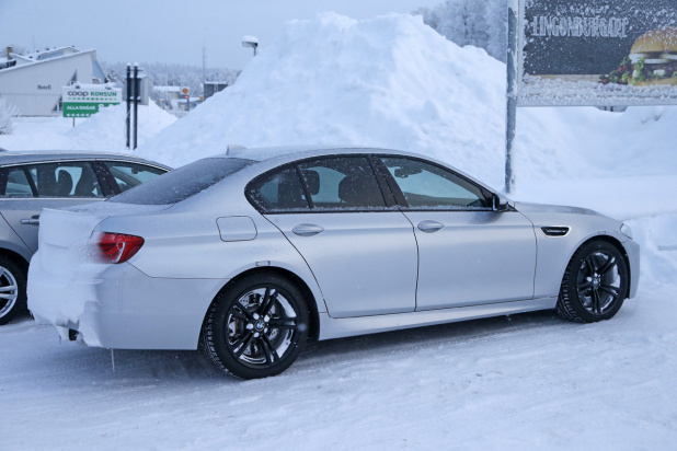 「BMW M5史上初のAWD次世代モデルを発見!!」の3枚目の画像