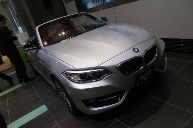 「コンパクトなオープンカー「BMW 2シリーズ カブリオレ」日本登場。価格は525万円から」の4枚目の画像