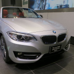 「コンパクトなオープンカー「BMW 2シリーズ カブリオレ」日本登場。価格は525万円から」の5枚目の画像ギャラリーへのリンク