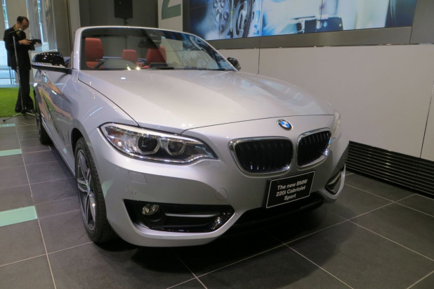 「コンパクトなオープンカー「BMW 2シリーズ カブリオレ」日本登場。価格は525万円から」の5枚目の画像