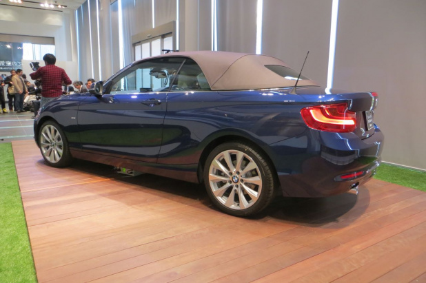 「コンパクトなオープンカー「BMW 2シリーズ カブリオレ」日本登場。価格は525万円から」の11枚目の画像