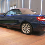 「BMW「220iカブリオレ」画像ギャラリー ─ 時速50kmで走りながら開閉できる電動ソフトトップ」の25枚目の画像ギャラリーへのリンク