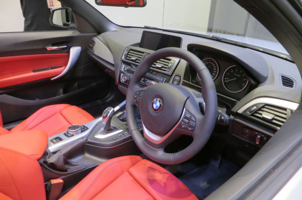 「コンパクトなオープンカー「BMW 2シリーズ カブリオレ」日本登場。価格は525万円から」の14枚目の画像