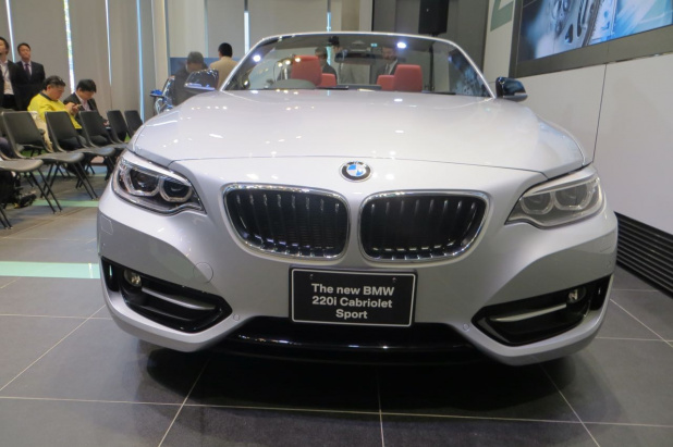 「コンパクトなオープンカー「BMW 2シリーズ カブリオレ」日本登場。価格は525万円から」の19枚目の画像