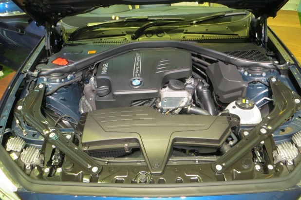 「BMW「220iカブリオレ」画像ギャラリー ─ 時速50kmで走りながら開閉できる電動ソフトトップ」の7枚目の画像