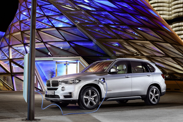 「BMW X5にハイパワーでエコなプラグインハイブリッド仕様が登場」の2枚目の画像
