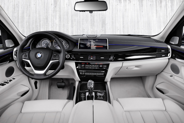 「BMW X5にハイパワーでエコなプラグインハイブリッド仕様が登場」の4枚目の画像