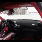 フェラーリ・458スペチアーレとランボルギーニ・ウラカンで雪上で綱引きしてみた - CarGuySnow1