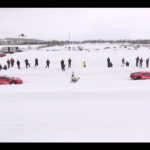 フェラーリ・458スペチアーレとランボルギーニ・ウラカンで雪上で綱引きしてみた - CarGuySnow4