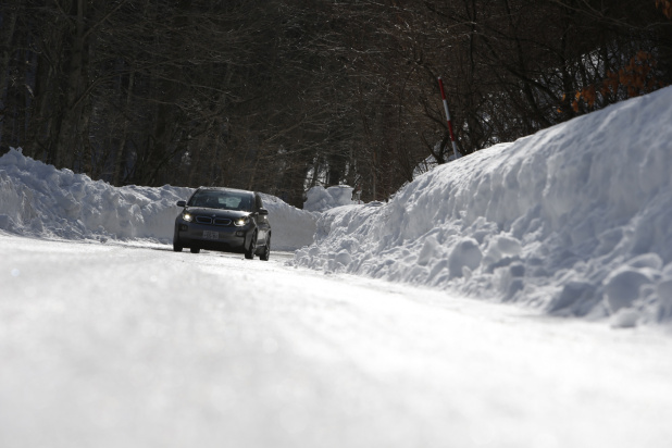 「「駆けぬける歓び」を雪上で体感できるか？ BMW i3を雪国で試してみた!!」の15枚目の画像