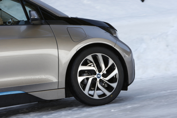 「「駆けぬける歓び」を雪上で体感できるか？ BMW i3を雪国で試してみた!!」の11枚目の画像