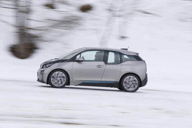 「BMW i3が雪上でも駆けぬける歓びを感じられたのは専用スタッドレスタイヤもその理由だった！」の10枚目の画像