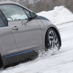 「駆けぬける歓び」を雪上で体感できるか？ BMW i3を雪国で試してみた!! - _W4V4145