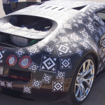 ブガッティのニューモデル試作車と遭遇! - "Bugatti Veyron Successor, Chiron Mule. Copyright by Hartmut Klawonn / SB-Medien"