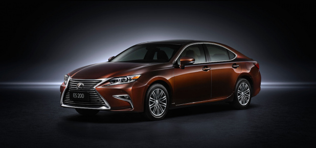 2015_ShanghaiMotorShow_2016_Lexus_ES_200_001