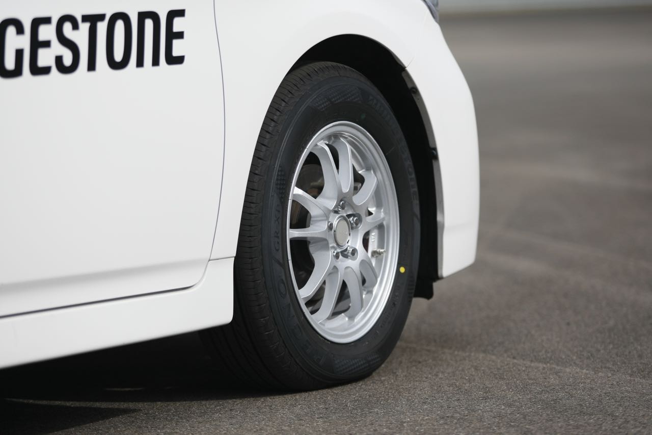 「タイヤの「空気圧」「溝」が燃費や安全にどれくらい影響するかわかりますか？」の8枚目の画像