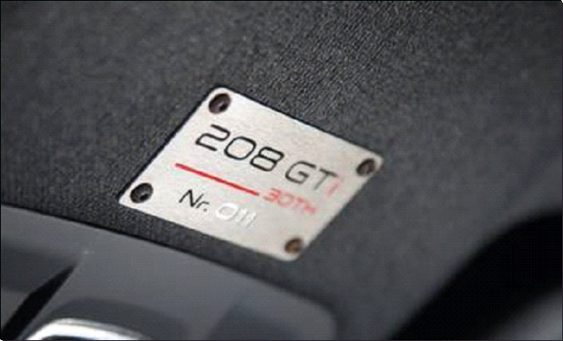 「205GTi発売30周年を記念した「プジョー208 GTi 30th Anniversary」が50台限定で登場」の6枚目の画像