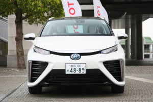 TOYOTA_MIRAI_80