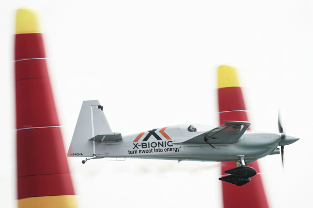 「【レッドブル・エアレース千葉】空のF1パイロットはこんなヤツら」──エアレースの楽しみ方・その3」の1枚目の画像