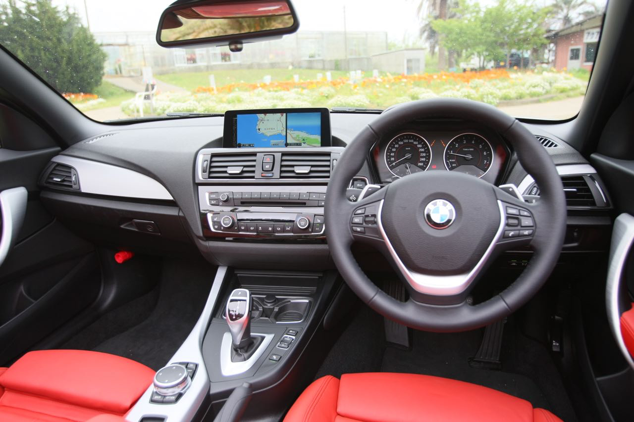 「BMW『2シリーズ・カブリオレ』画像ギャラリー ─ 高い実用性を備えたオープンスポーツ」の16枚目の画像