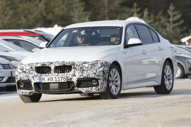 「BMW 3シリーズのMスポーツパッケージ改良型を初補足！」の1枚目の画像