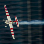 【レッドブル・エアレース千葉】空のF1パイロットはこんなヤツら」──エアレースの楽しみ方・その3 - Bonhomme EDGE540V2