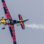 【レッドブル・エアレース千葉】空のF1パイロットはこんなヤツら」──エアレースの楽しみ方・その3 - Chambliss EDGE540V3