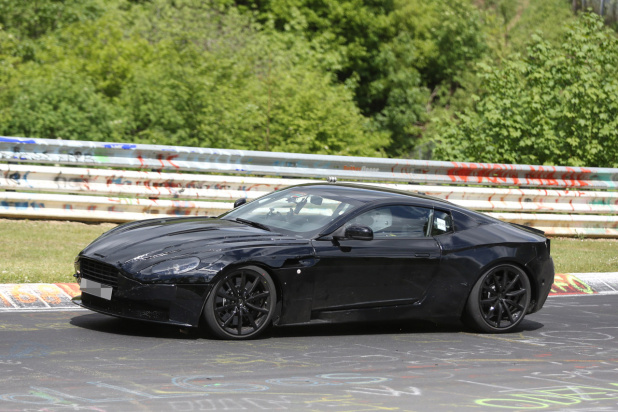 「アストン・マーティン次世代モデルがニュルで高速テスト開始!」の2枚目の画像