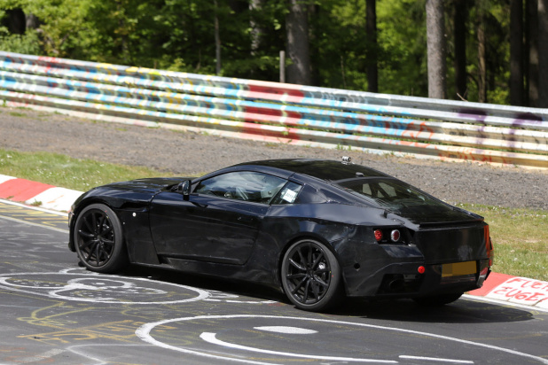 「アストン・マーティン次世代モデルがニュルで高速テスト開始!」の4枚目の画像