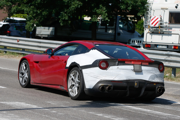 「750馬力へアップ! フェラーリがF12Mを2016年ジュネーブモーターショーで公開へ」の6枚目の画像