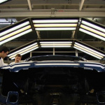 車体軽量化に新アイテム、炭素繊維強化材を使ったエンジンカバーおよびオイルパンが登場 - Final-inspection-car-body-02-960x340