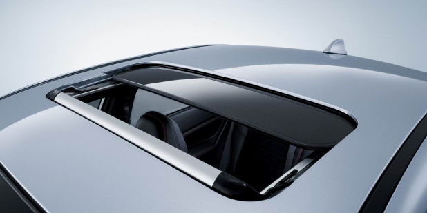 「スバルWRX S4にガラスサンルーフを価格8万6400円でオプション設定」の1枚目の画像