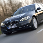 BMW 5シリーズのクリーンディーゼルが57万値下げで価格599万円に！ - BMW 520 d Touring, Sophistograu Brillanteffekt, 135/184 kW/PS