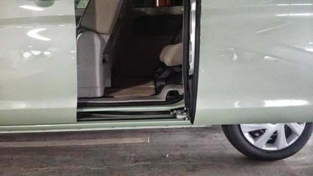 S Compact N 画像 赤ちゃんを抱っこ したママでも楽に乗り降りできる軽自動車 コンパクトカー6車 Clicccar Com
