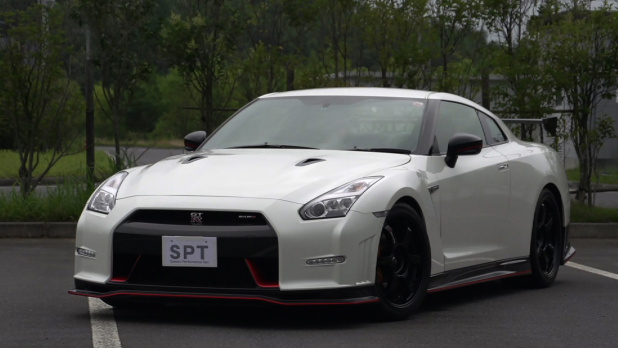 「国内最高速対決が実現! レクサスLFAとGT-R NISMO速いのはどっち!?」の3枚目の画像