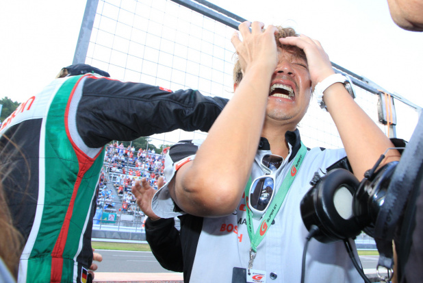 「近藤真彦監督も涙? KONDO RACING、4年ぶり真夏の富士300kmで優勝【SUPER GT 2015】」の8枚目の画像