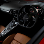 コクピットのインパクトが強烈なアウディ・スポーツの新しい「顔」 ─ アウディ「TT/TTS」画像ギャラリー - Audi_TT_ Coupe_interior1