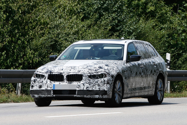 「BMW次世代5シリーズツーリングはスポーティーに!」の1枚目の画像