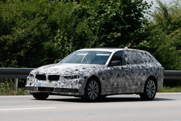 「BMW次世代5シリーズツーリングはスポーティーに!」の2枚目の画像