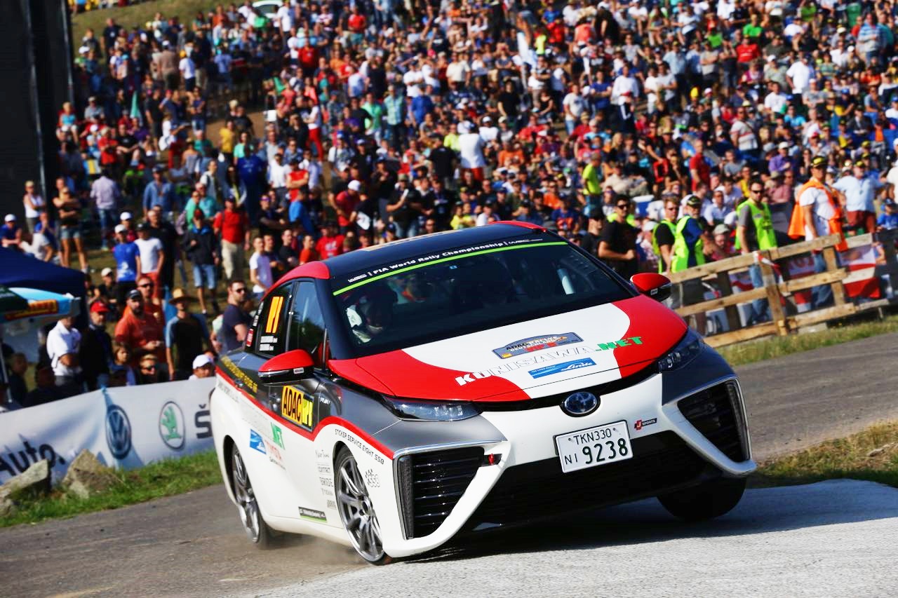 「国沢光宏「MIRAI」WRC完走！ 大ジャンプで水素FCV技術と耐久性を実証!!【動画】」の4枚目の画像