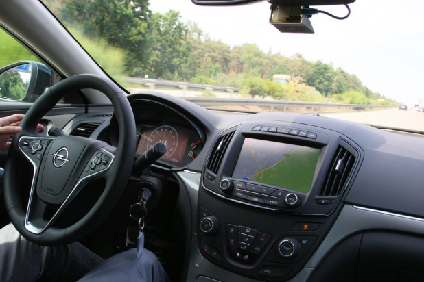 「着実に自動運転へ近づく、車線変更するZFのクルーズコントロール」の10枚目の画像