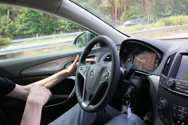 「着実に自動運転へ近づく、車線変更するZFのクルーズコントロール」の12枚目の画像