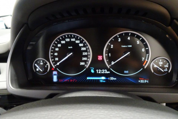 「BMW X5 xDrive 40e プラグインハイブリッドのSUVが日本登場！ 価格は927万円から」の25枚目の画像