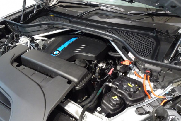 「BMW X5 xDrive 40e プラグインハイブリッドのSUVが日本登場！ 価格は927万円から」の20枚目の画像