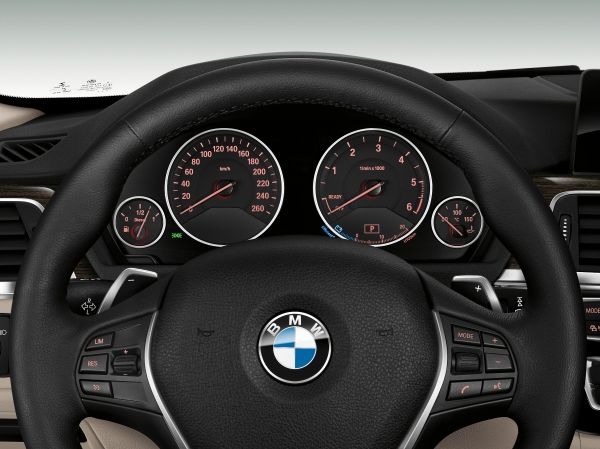 「燃費47.6km/L!! BMW 3シリーズに市販PHV「330e」追加」の1枚目の画像