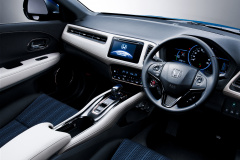 人気ナンバーワンsuv ホンダ ヴェゼルの特別仕様車は専用色の赤いボディ Clicccar Com